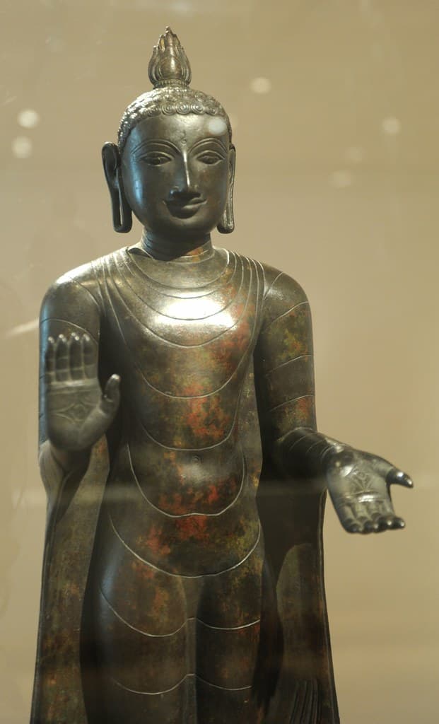 Detailoftorso, fearlessness, giving