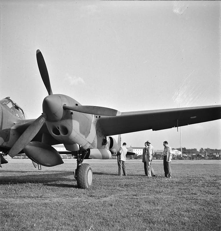 Airplanes, arthursiegel, fsaowi