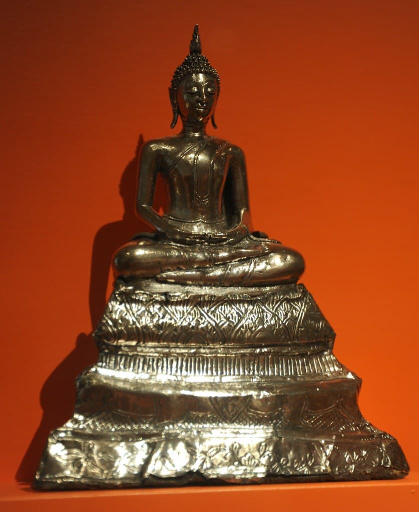 Amitabha, enlightened, flameofauraonhishead