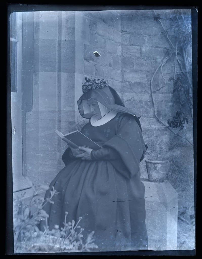 Portrait of a nun reading