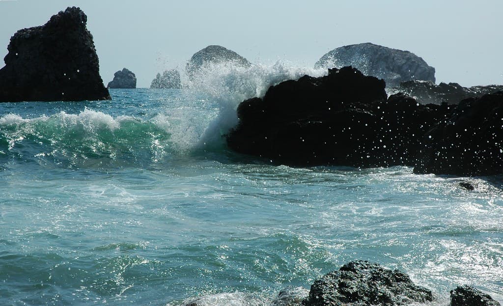 Blackoffshoreislands, crashing, green