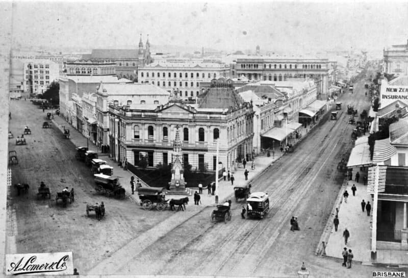 Traffic Journeying Down Queen and Eagle Street in Brisbane