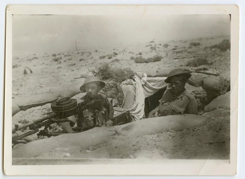 Australian soldiers in a machine gun trench, Western Desert, ca1941