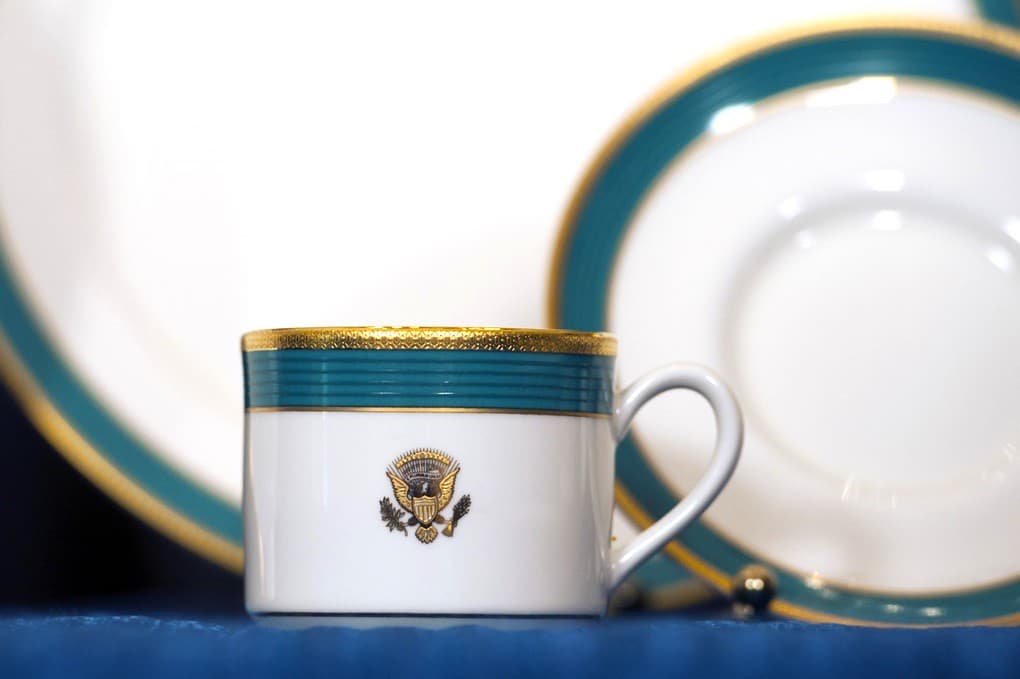 Obama china service - coffee cup 02 2015
