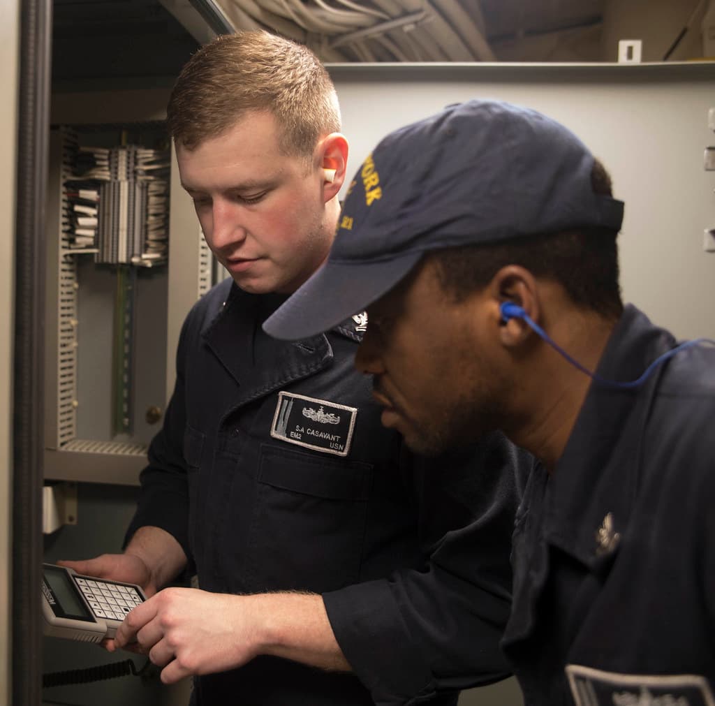Amphib, deployment, electriciansmate