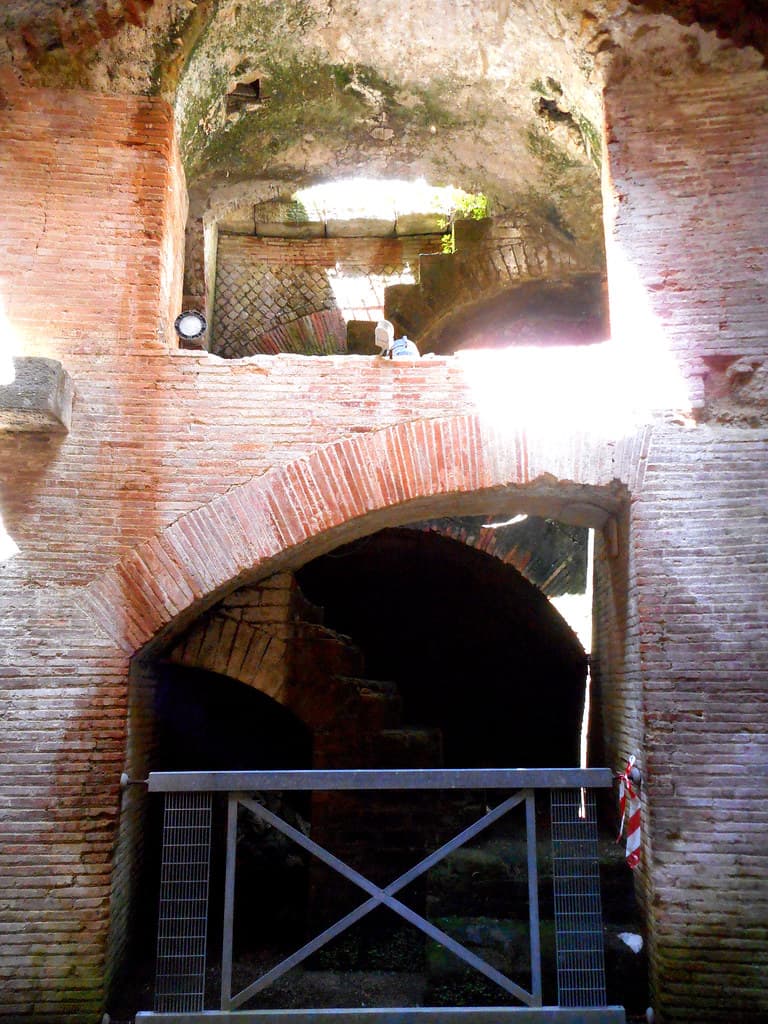 Amphitheater, arena, hadrianage