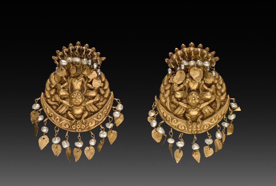 Jewelry, repousse, gold