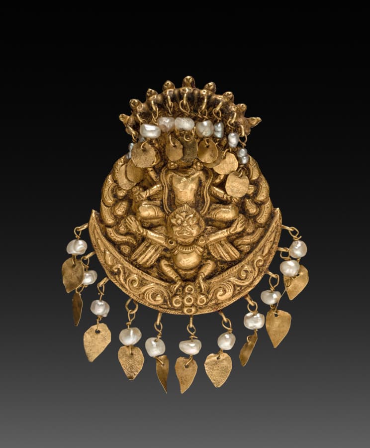 Jewelry, repousse, gold