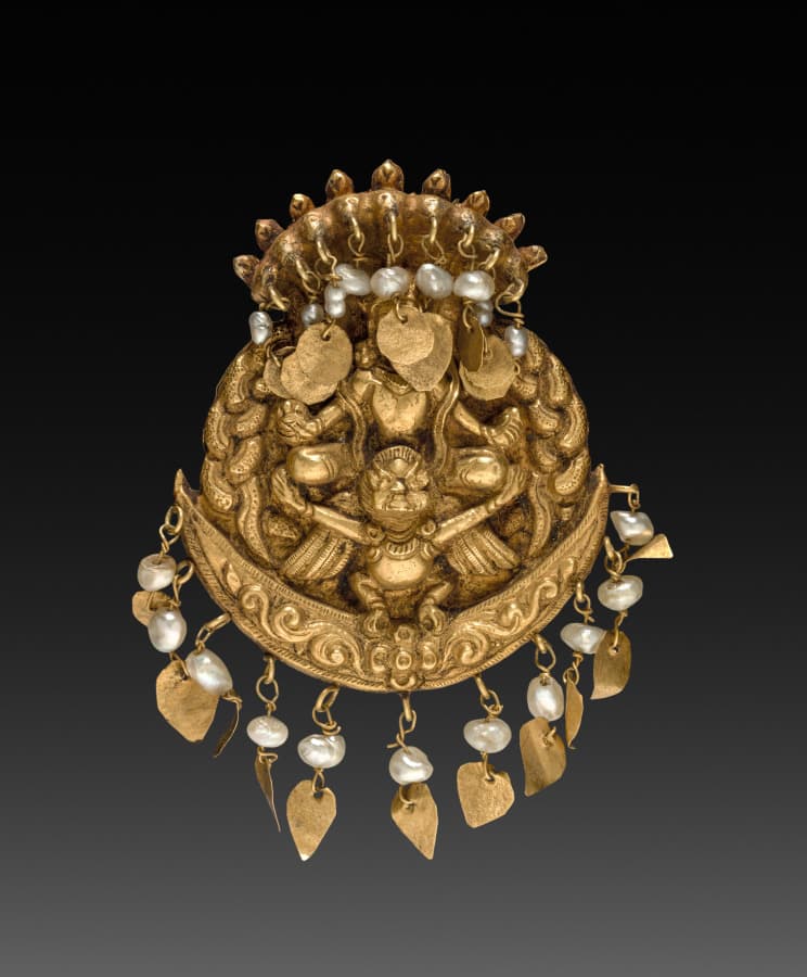 Jewelry, repousse, gold