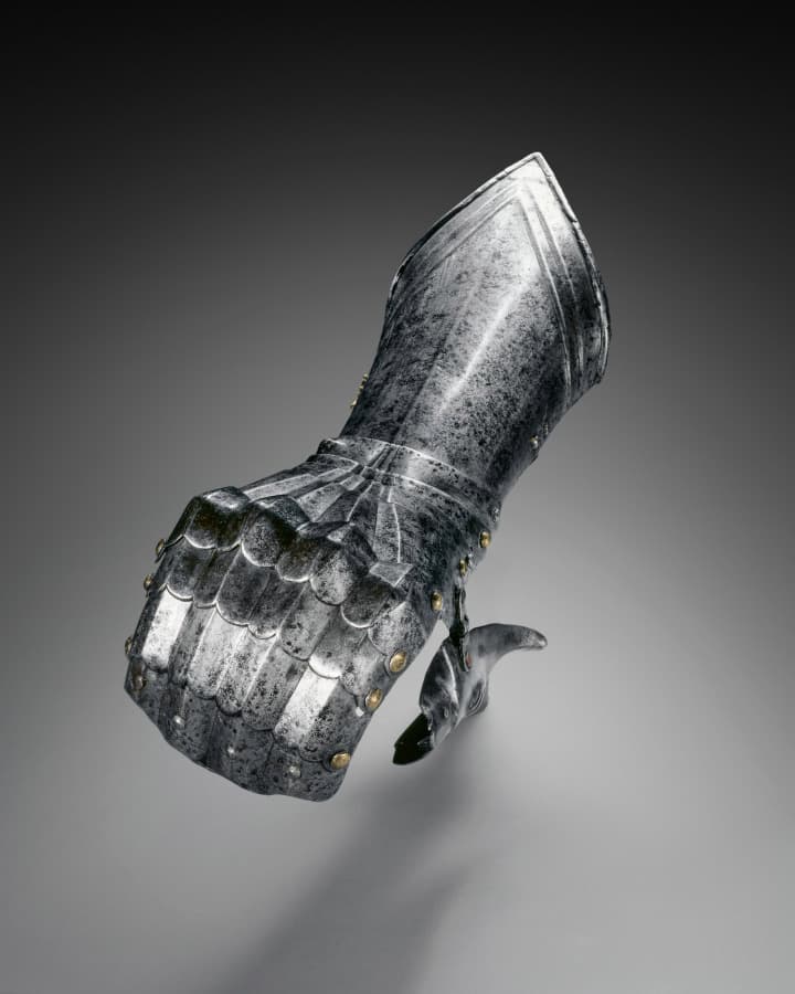 Gothic Mitten Gauntlet for the Right Hand