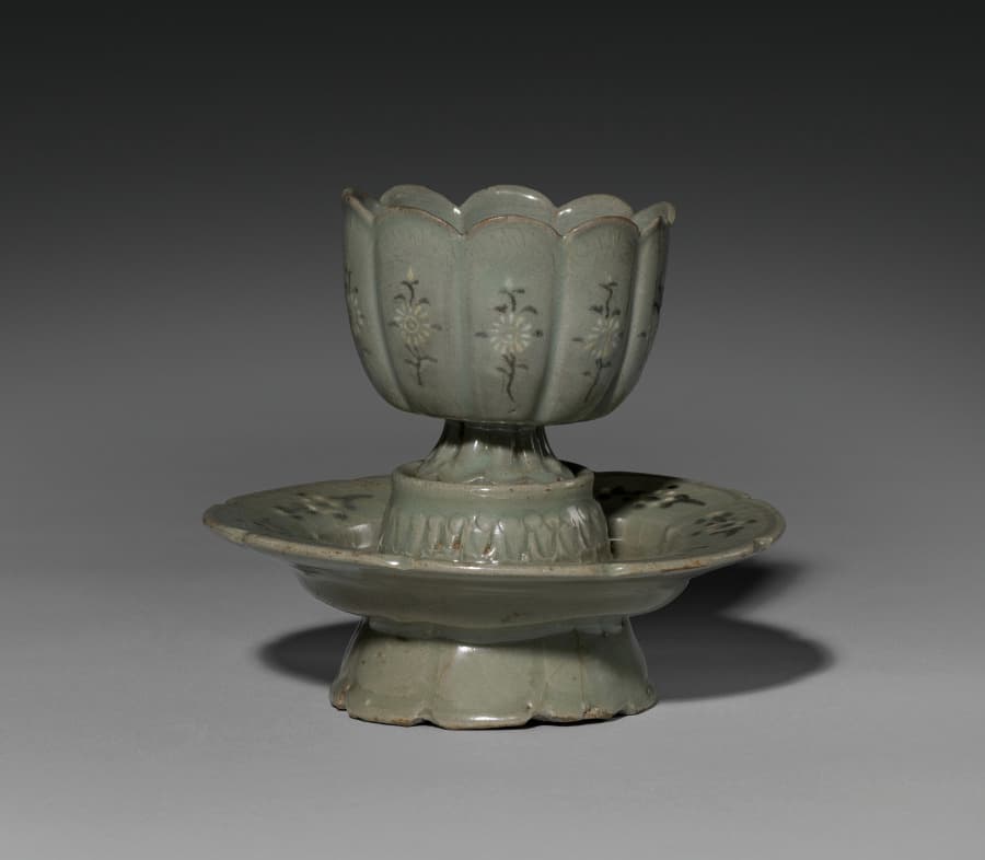 Floral-shaped Cup and Saucer with Inlaid Chrysanthemum Design