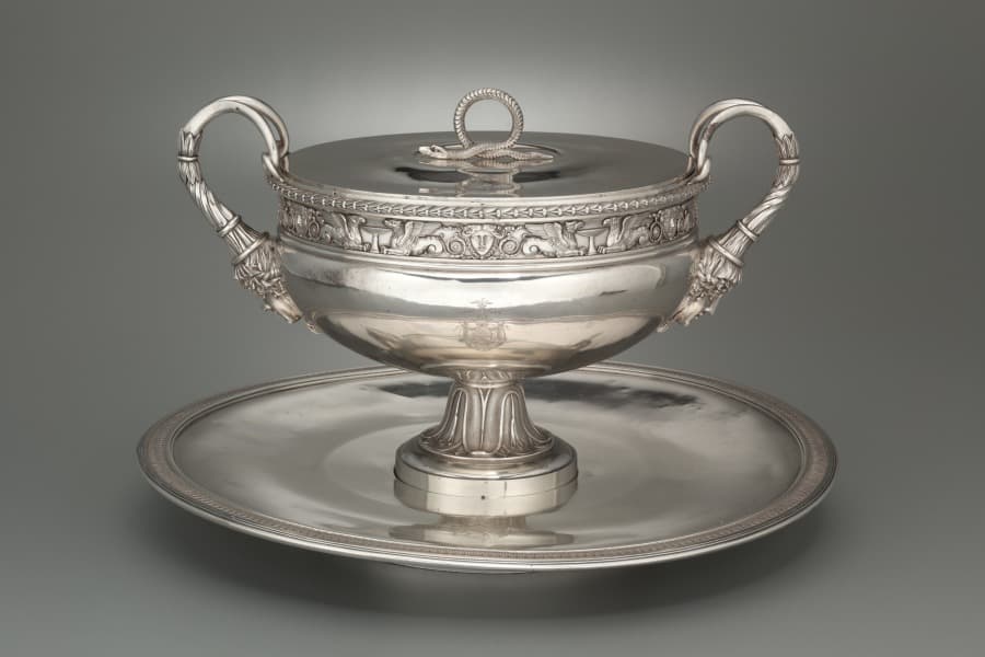 Covered Tureen on Stand (Pot à oille)
