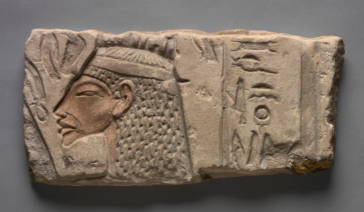 Talatat: Nefertiti Offers to the Aten