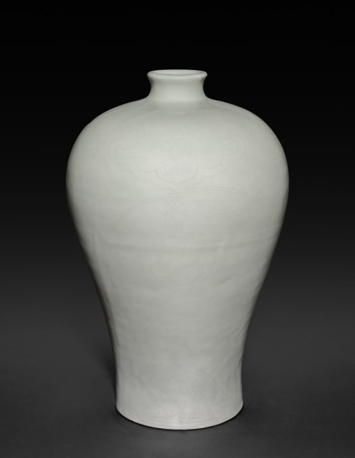 Meiping Vase with Cloud Collars and Peony Sprays