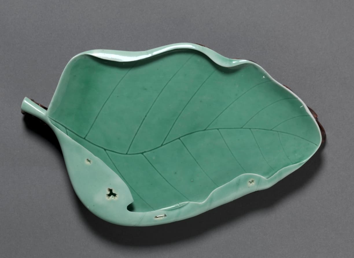 Brush Washer in Shape of a Leaf