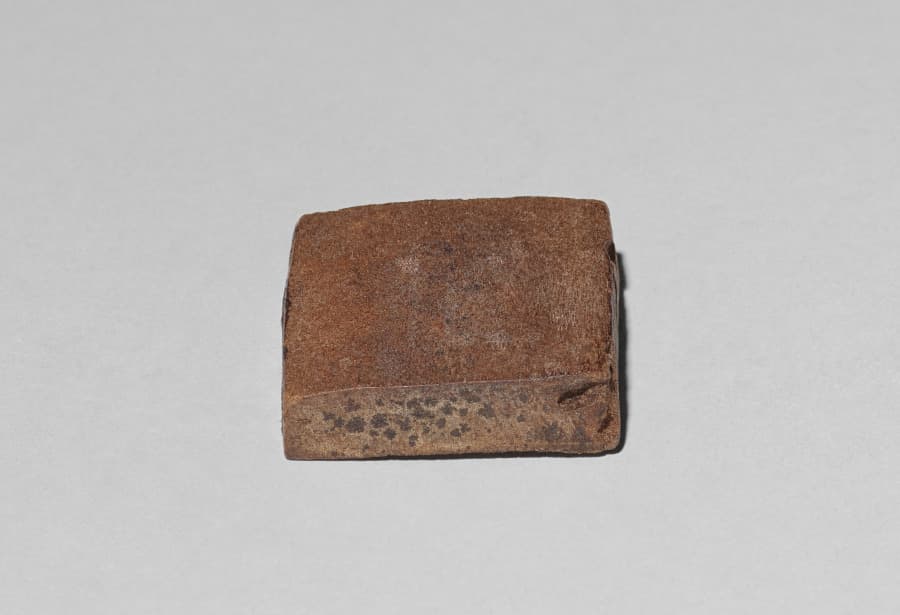 Plug for the bottom of Container in the form of a Sacrificer