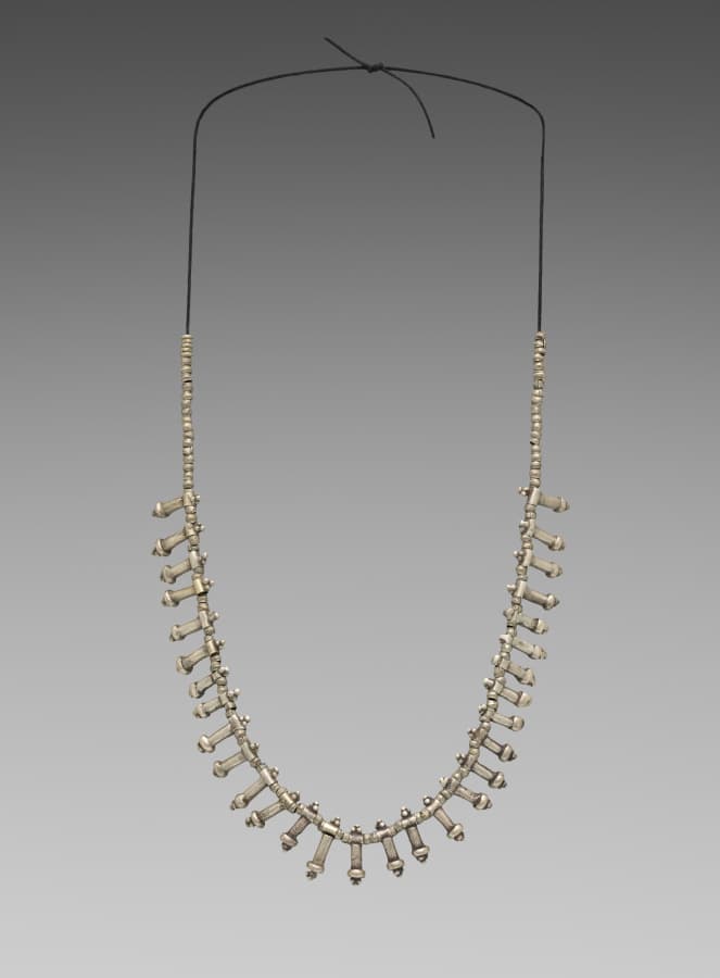 Necklace with beads (sadi?)