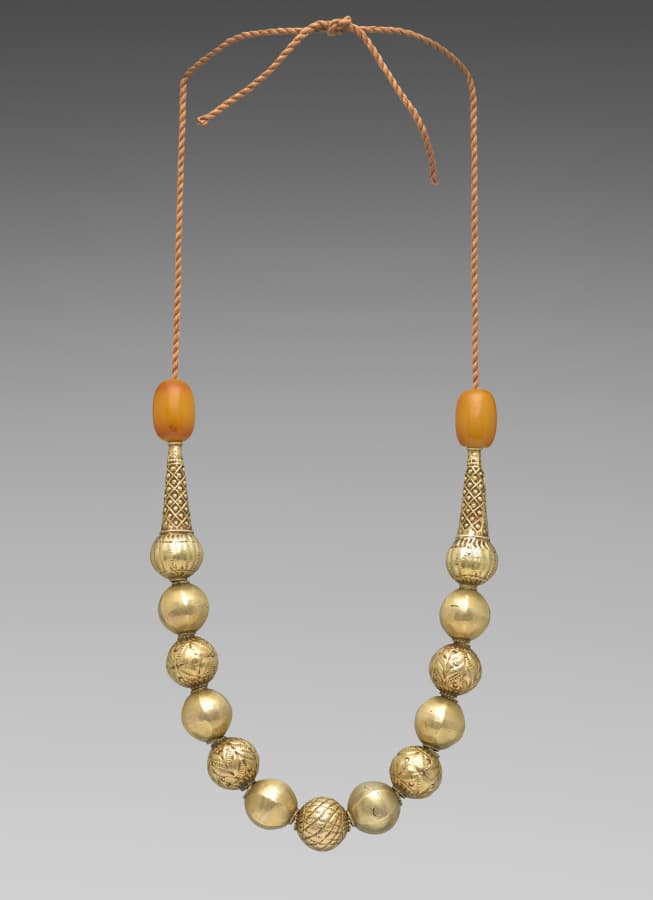Necklace (muriya or murriyya)