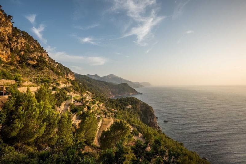 Cliffs to the sea