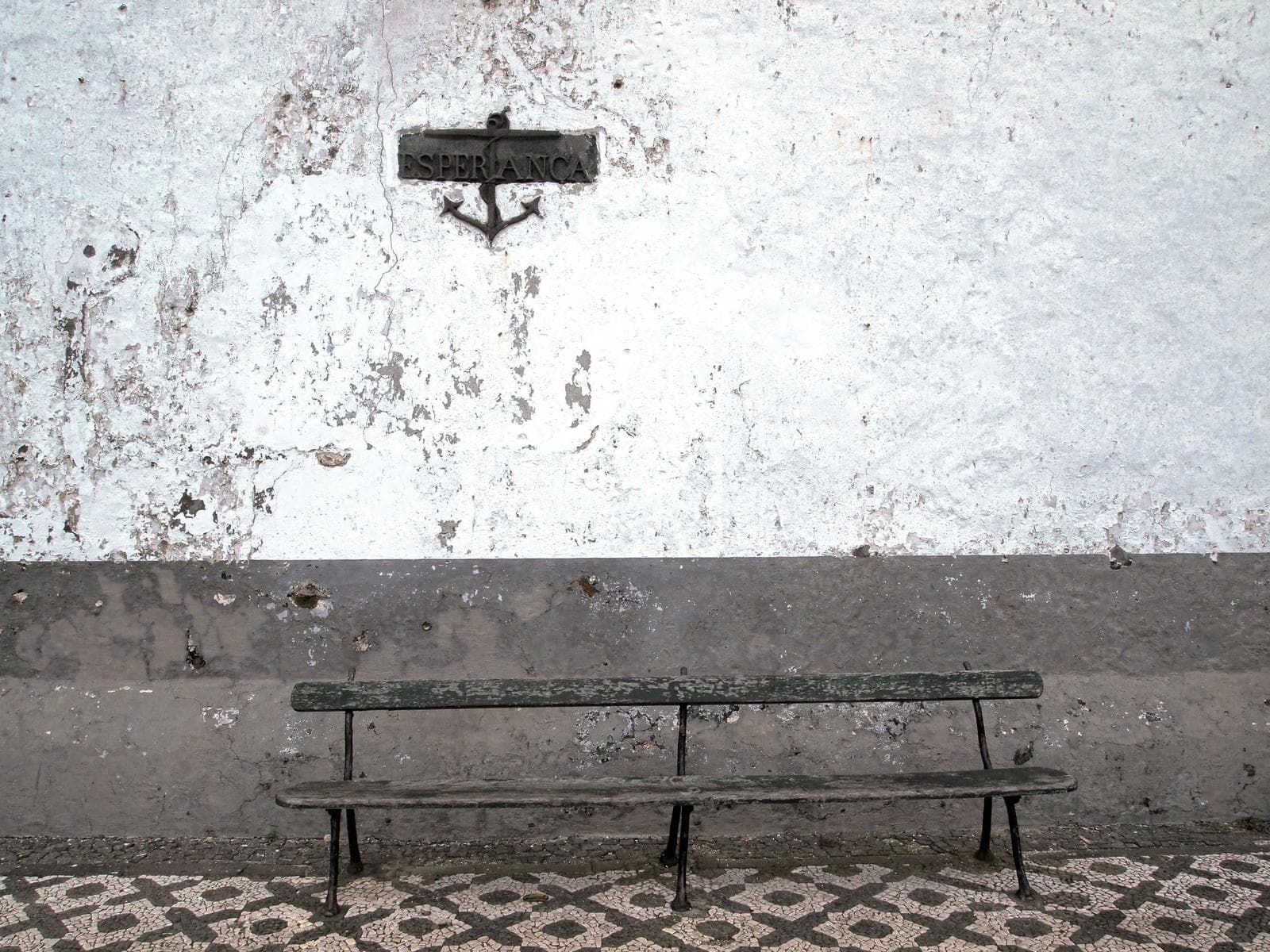 An empty bench