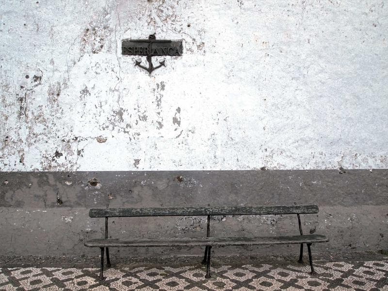 An empty bench
