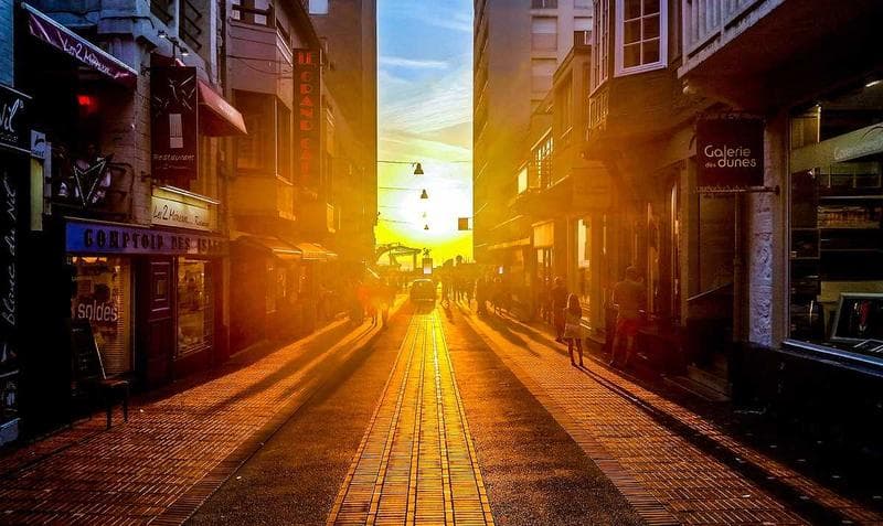 Sun down the boulevard