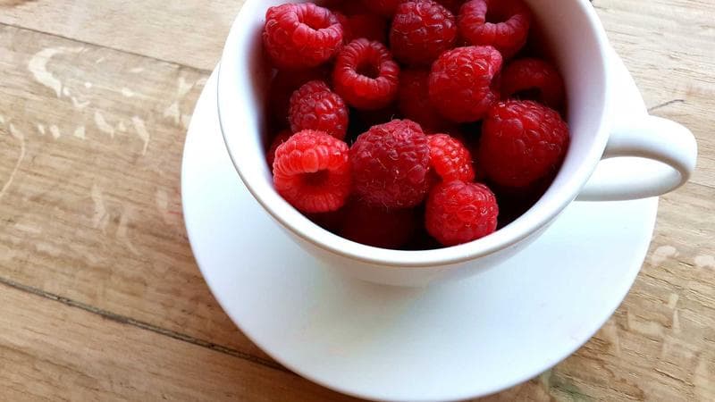 A bowl of raspberries