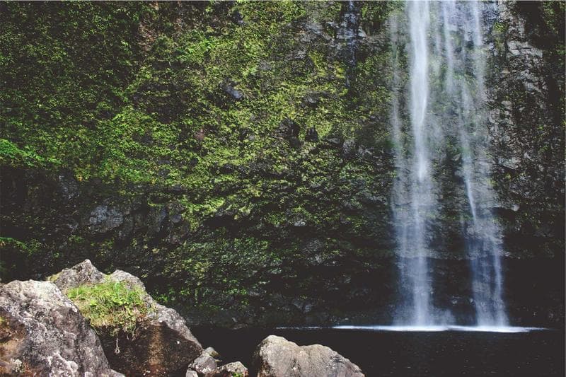 Falls in green