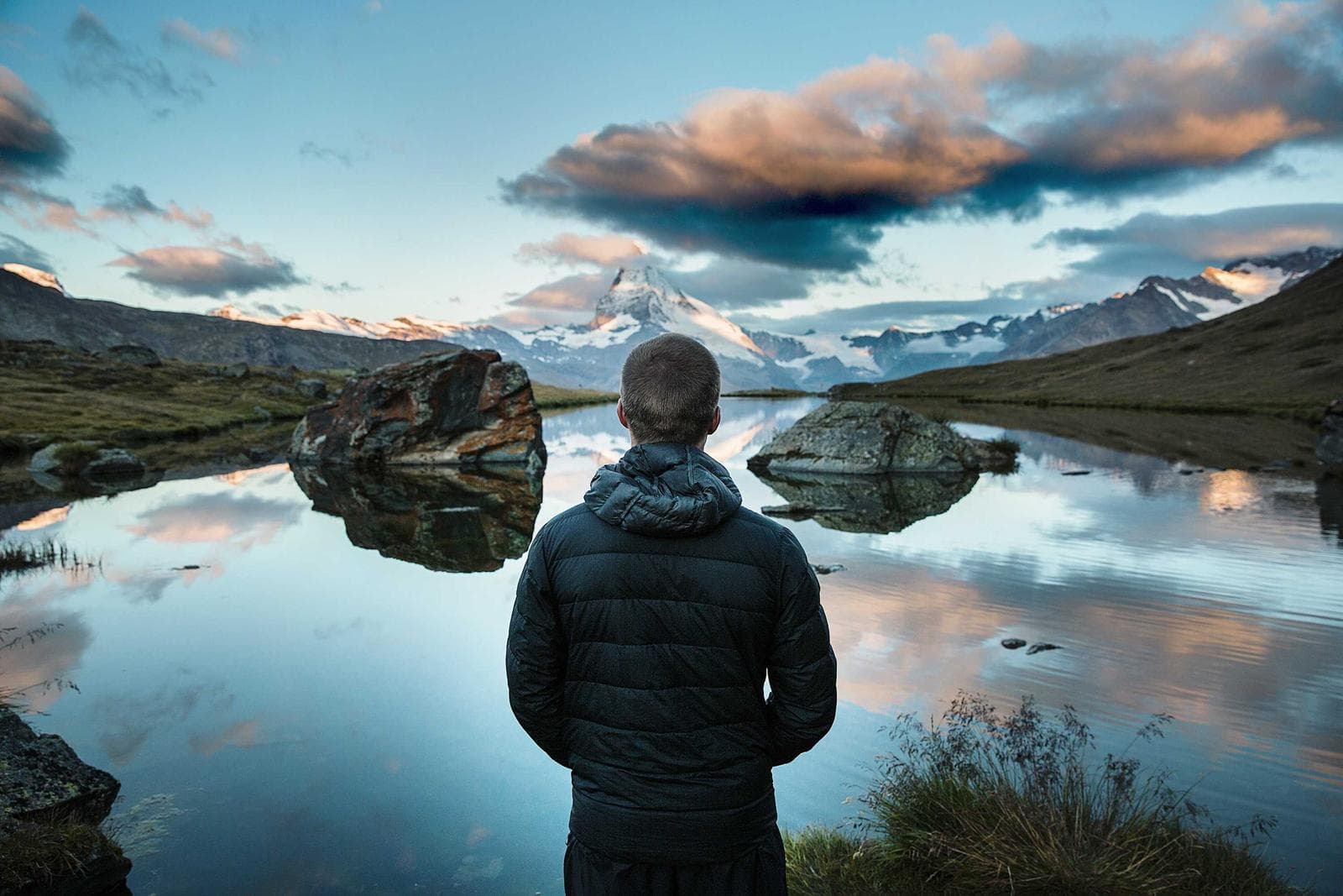 Facing the lake