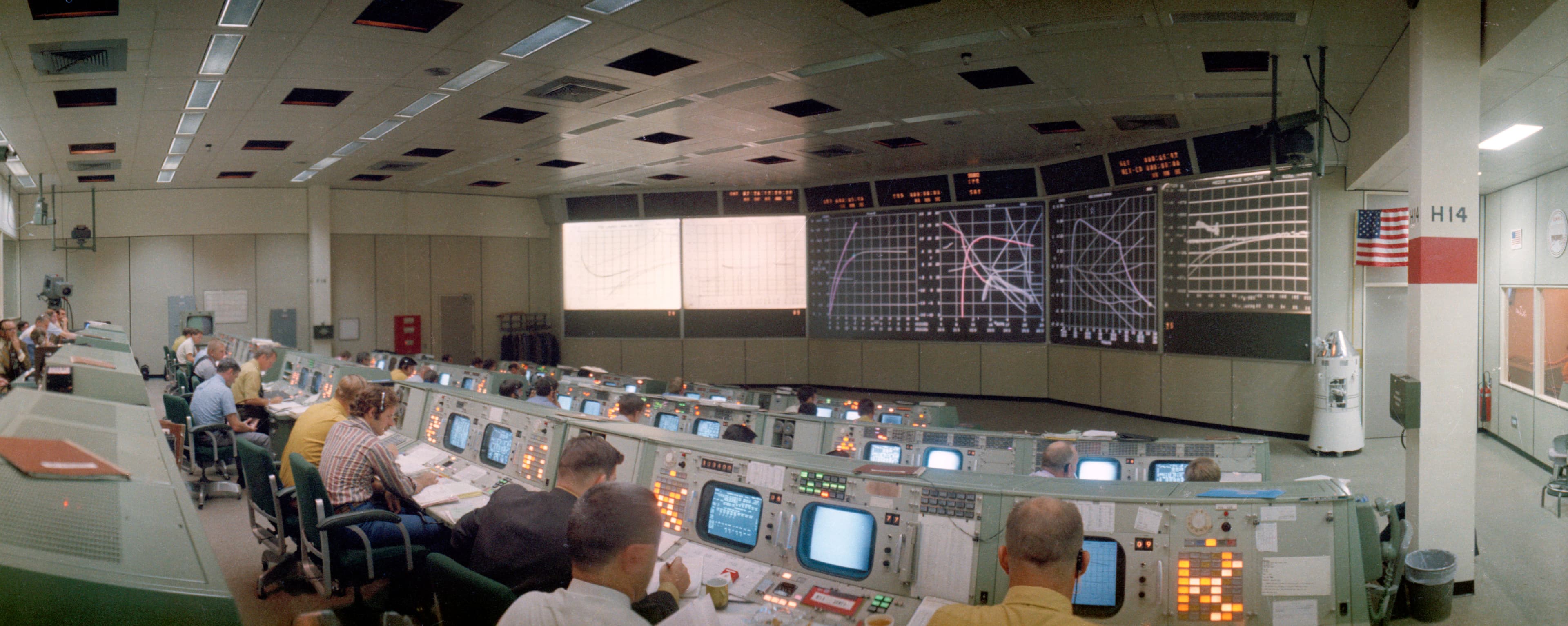 Mission Control Center (MCC) - Apollo 15 Launch - MSC (S71-41357)
