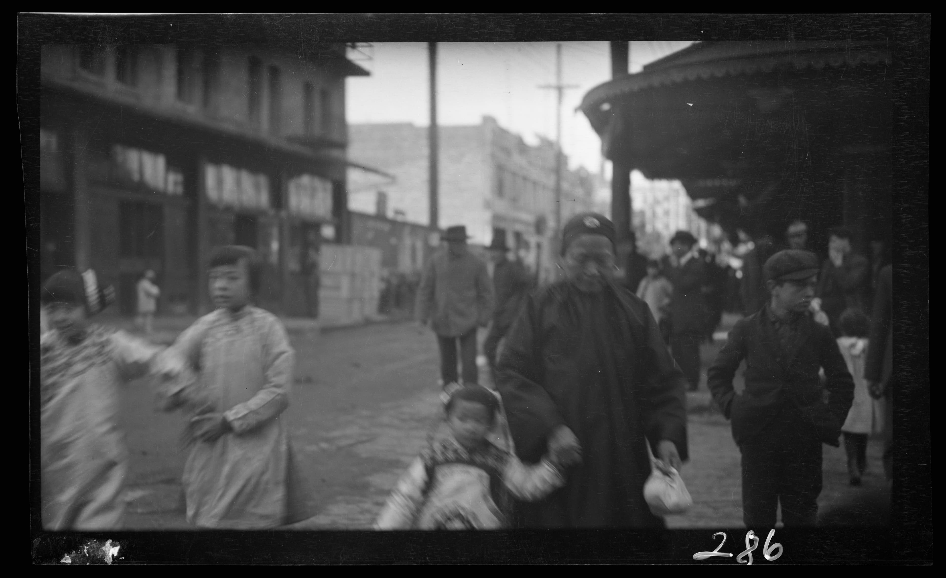 Street scene, Chinatown, San Francisco LOC agc.7a09044