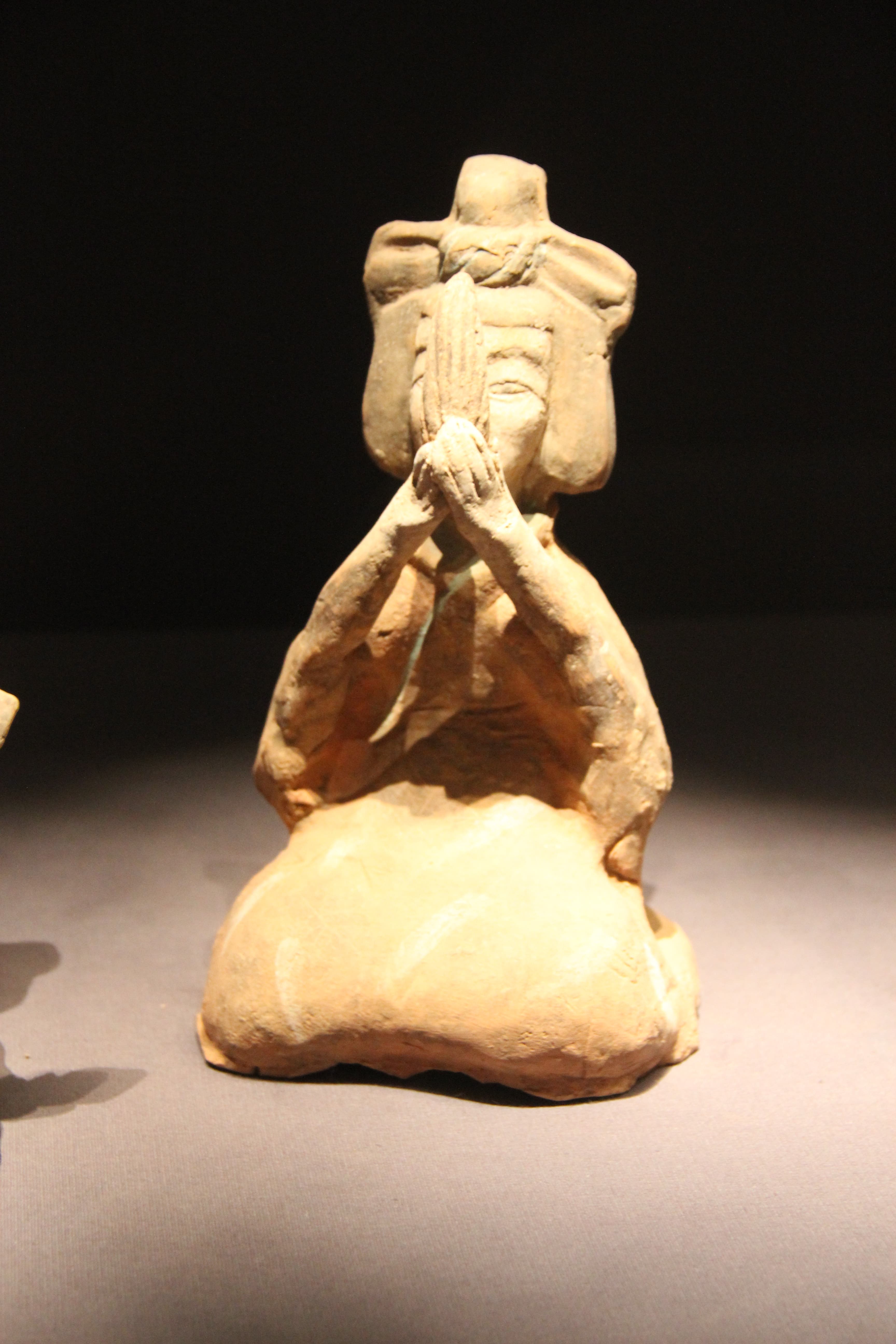 Northern Wei Painted Pottery Female Musician 04