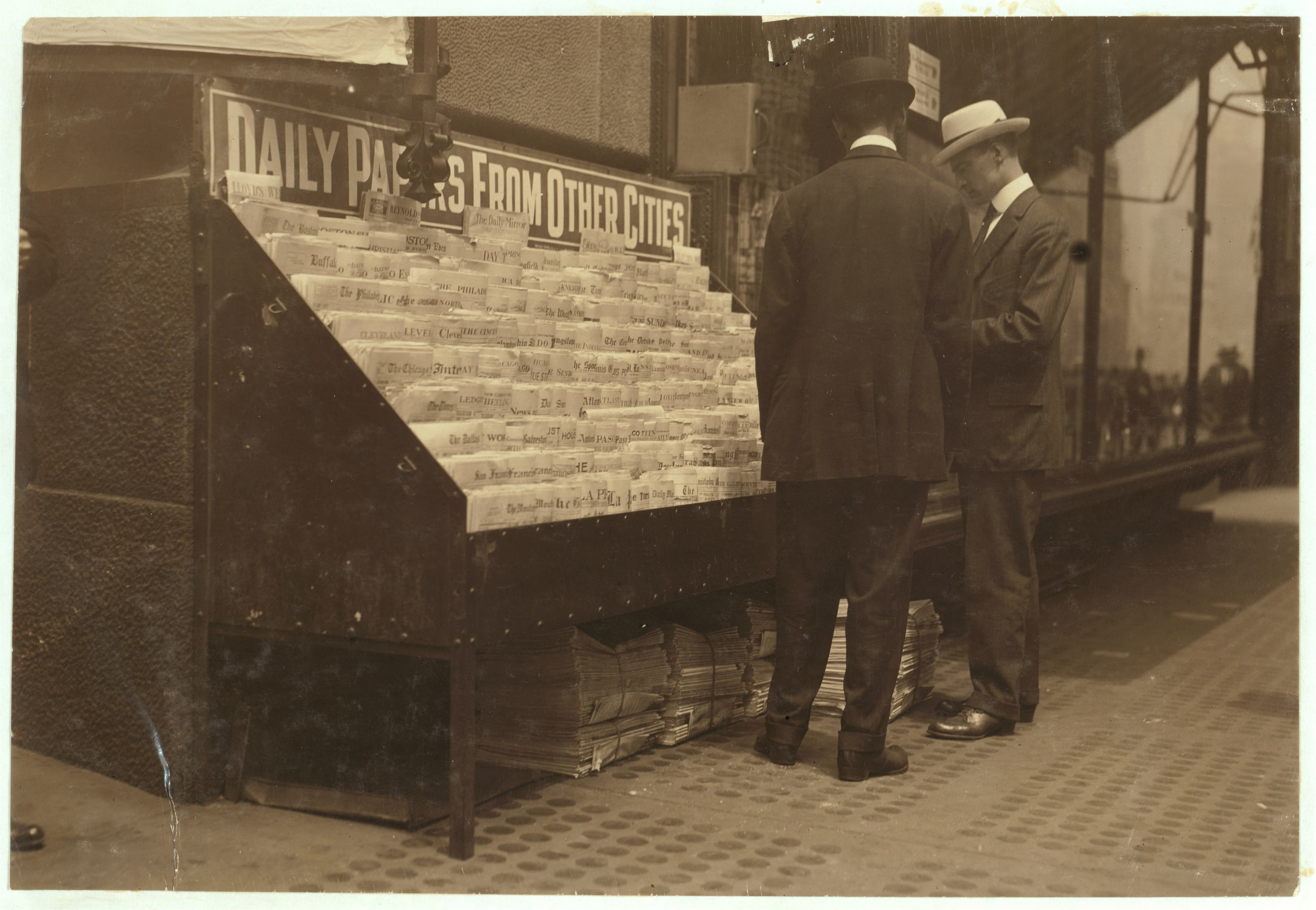 Newsstand. LOC nclc.03867