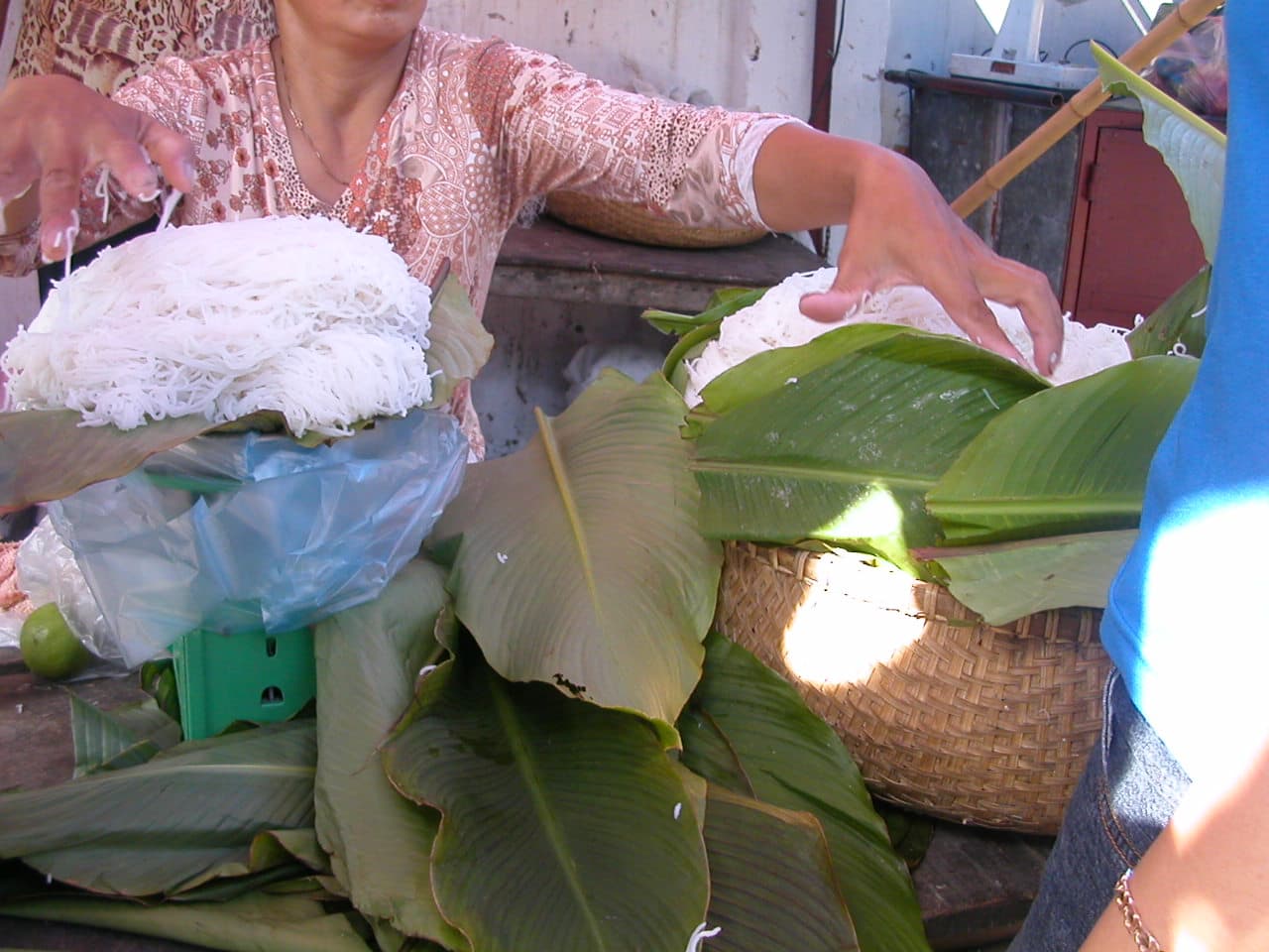 Street market in Hanoi, 2003 July 8