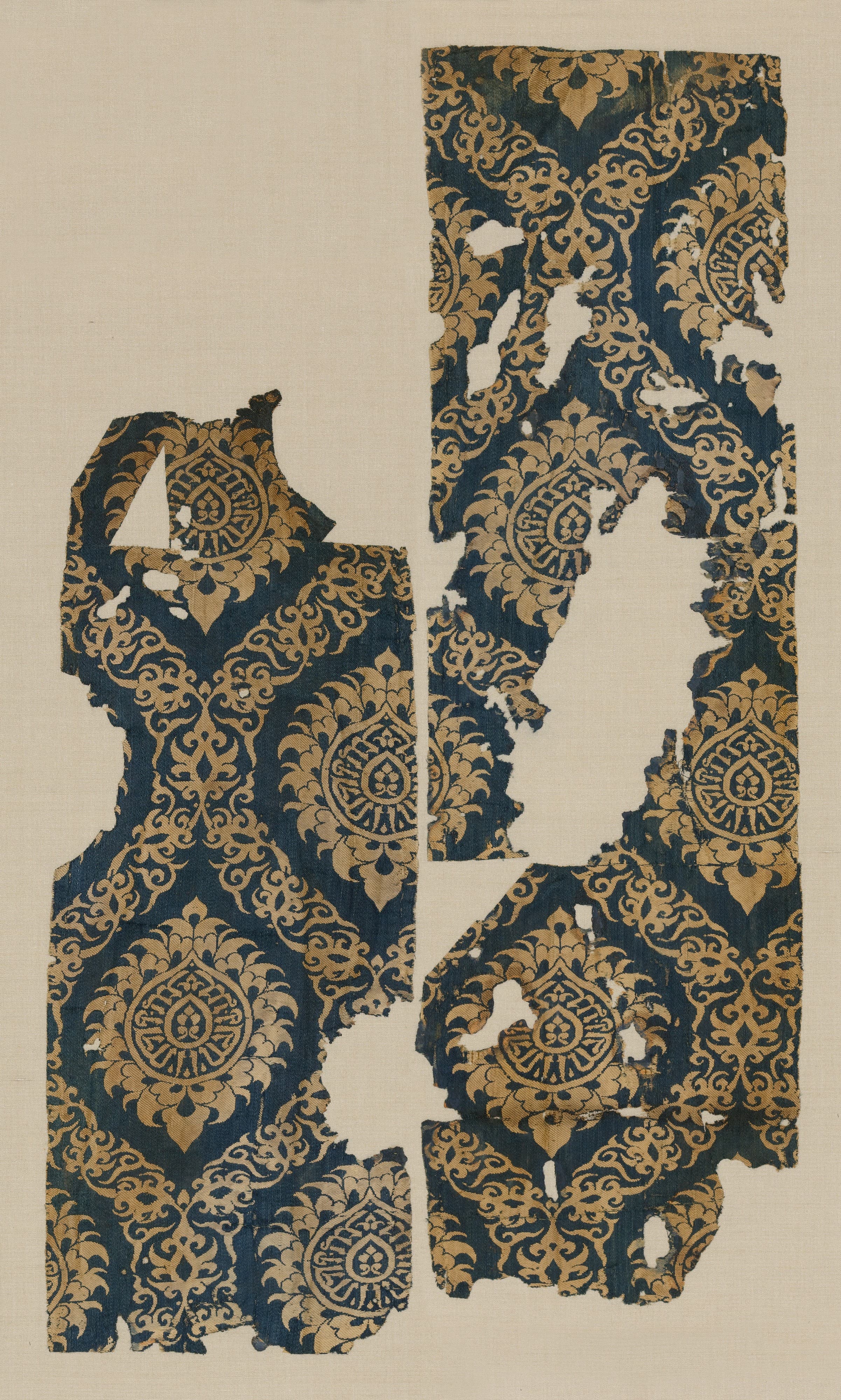 Textile Fragment with Ogival Pattern MET DP251967
