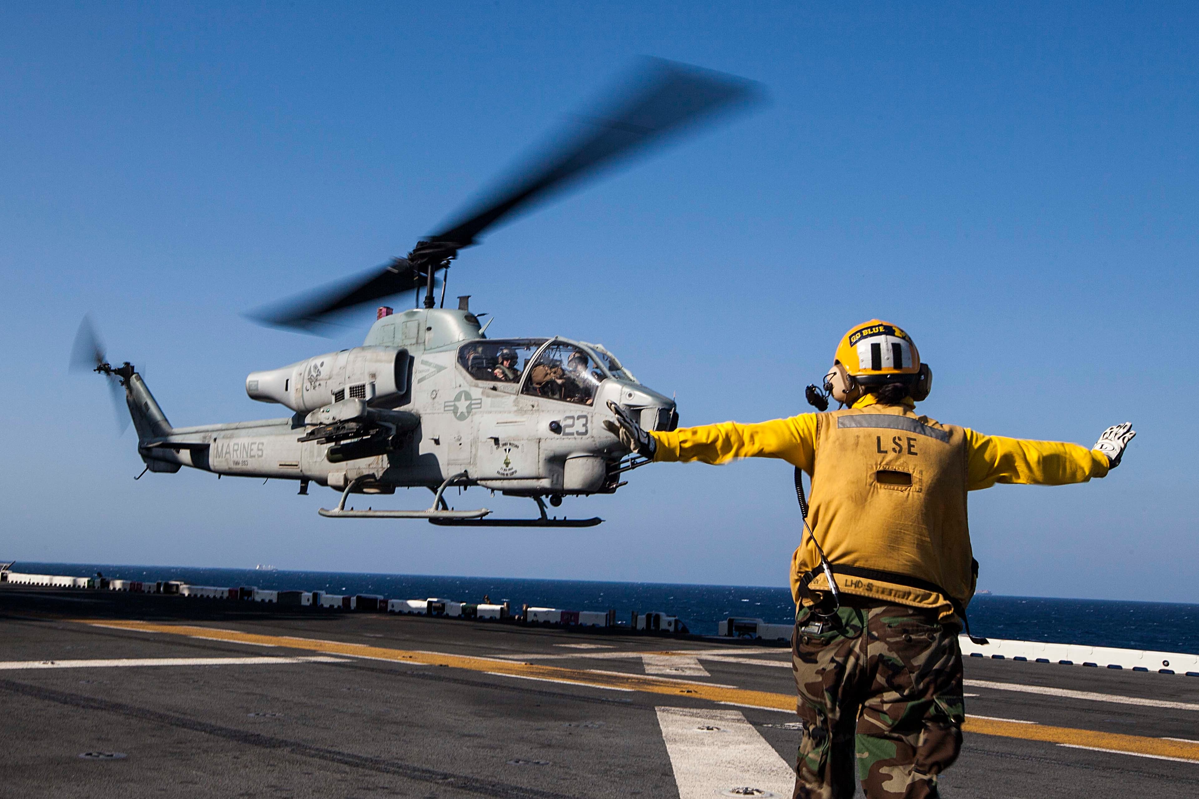 22nd MEU Marines mark aircraft, prevent corrosion 140315-M-HZ646-293