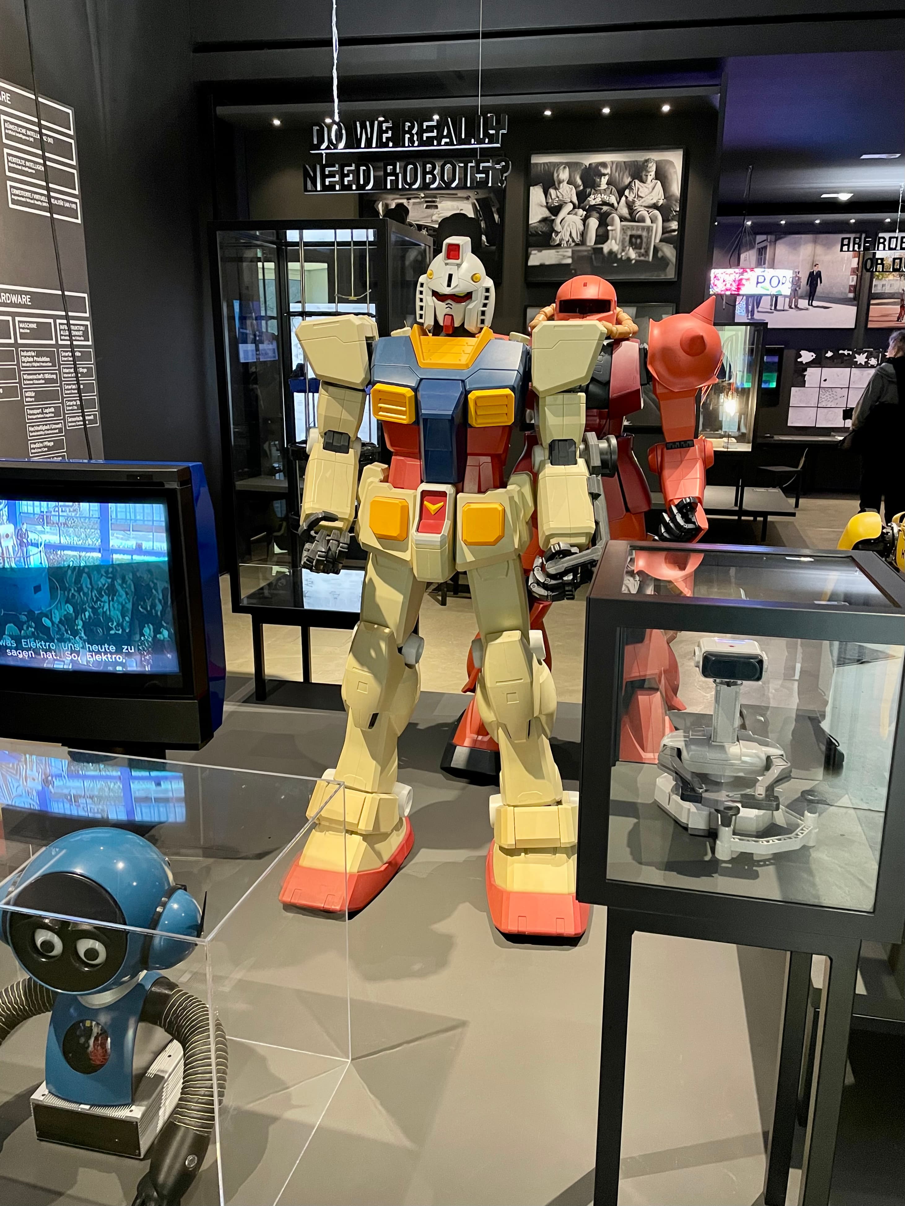 Hello, Robot exhibition Vitra 2023 01