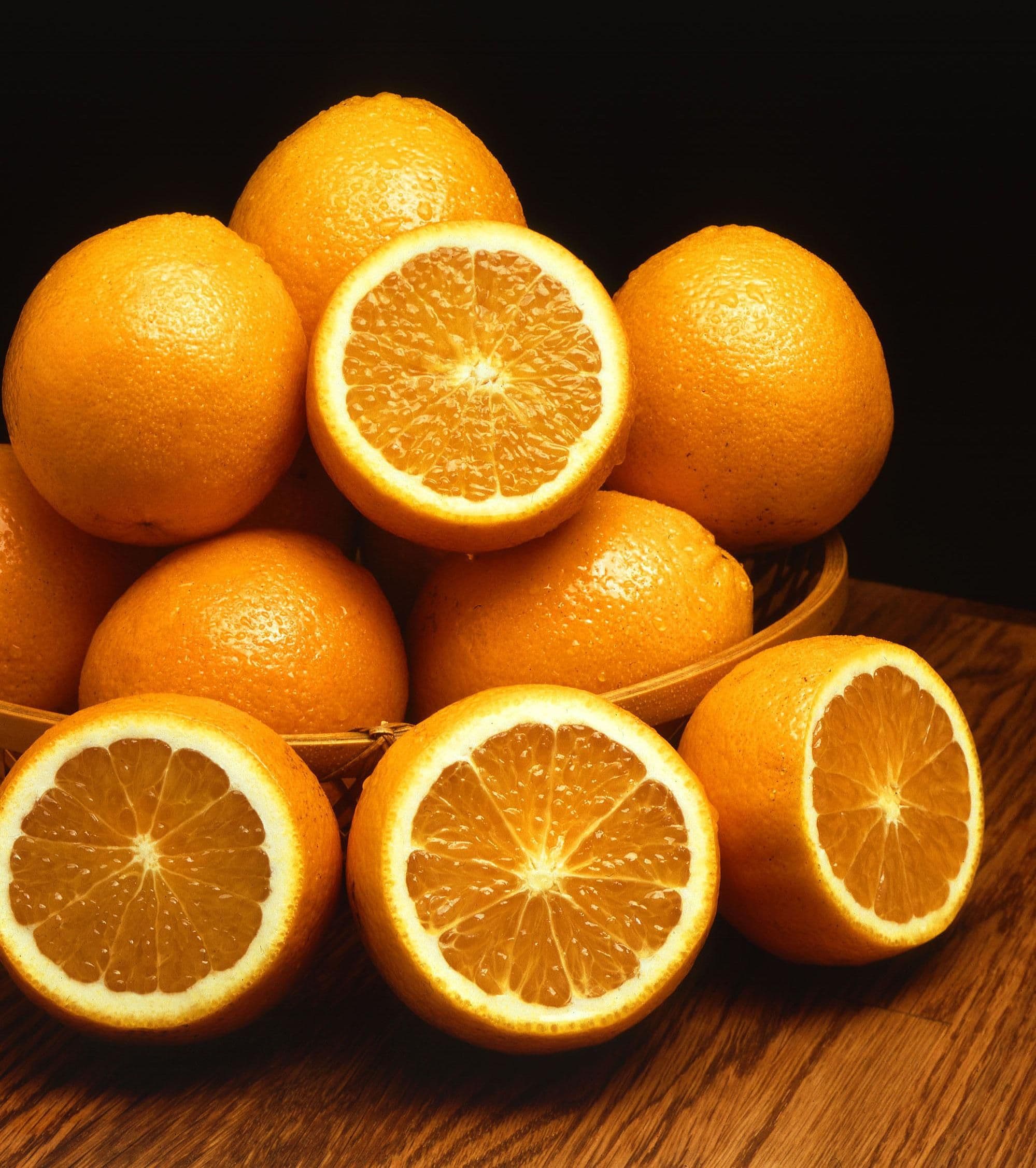 Bowl of oranges