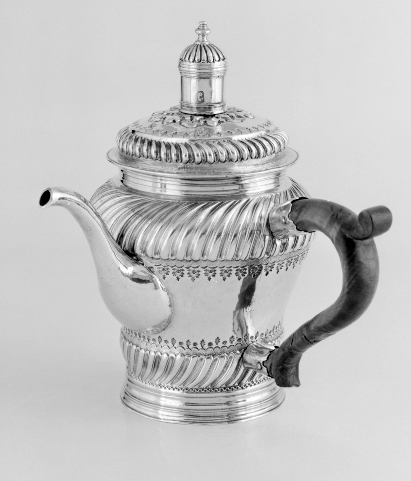 Chocolate pot MET 131294