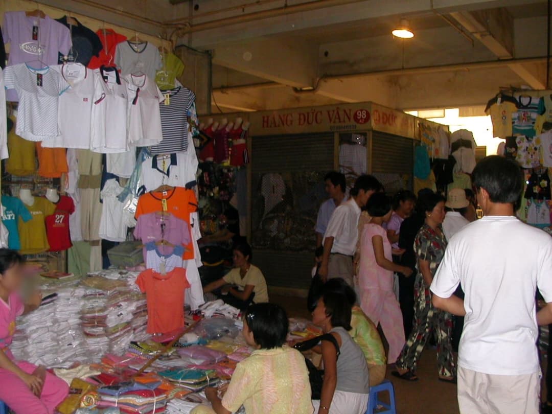 Garments market, 2003 July 28, Hanoi 4