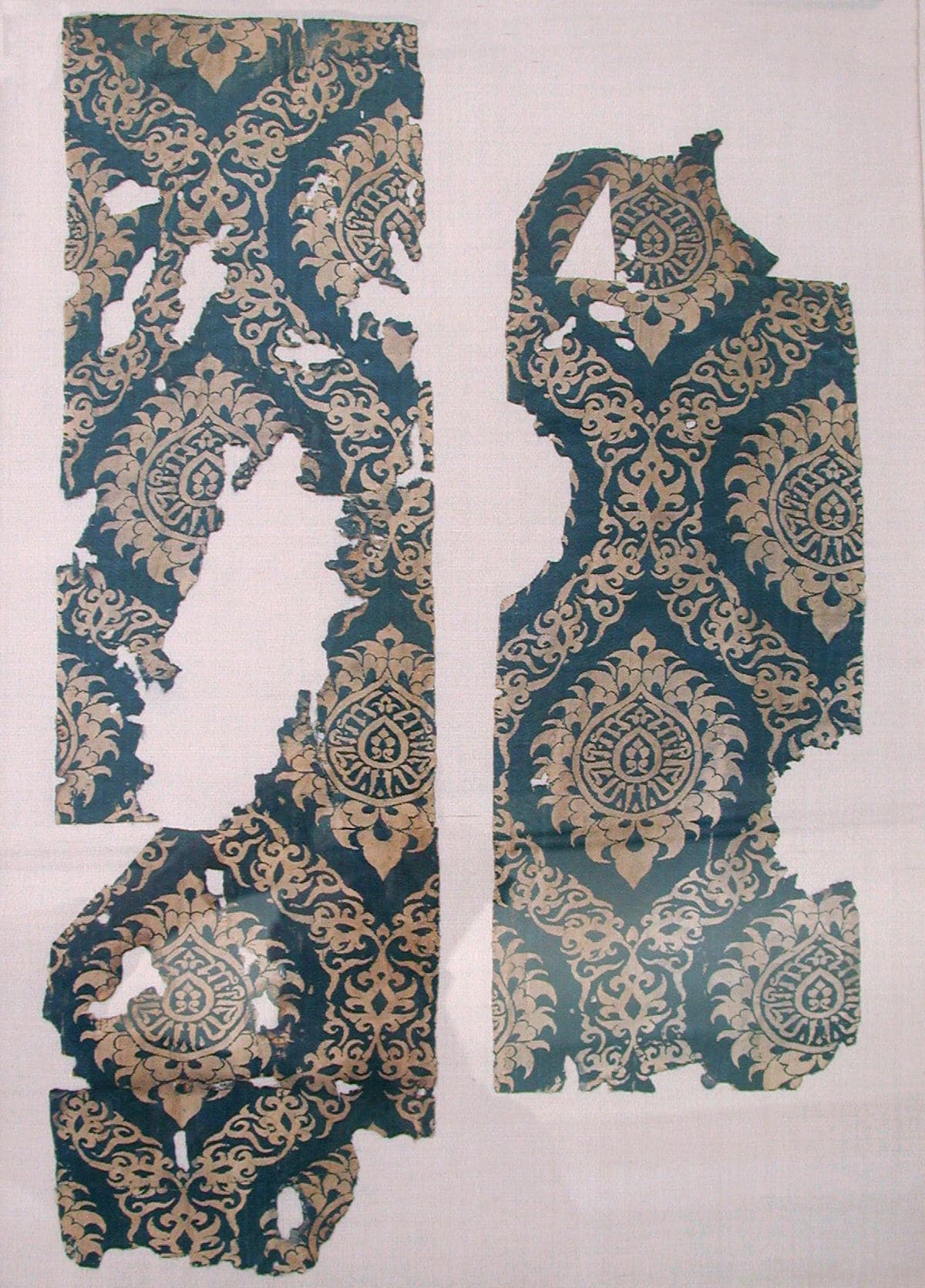 Textile Fragment with Ogival Pattern MET wb-46.156.17