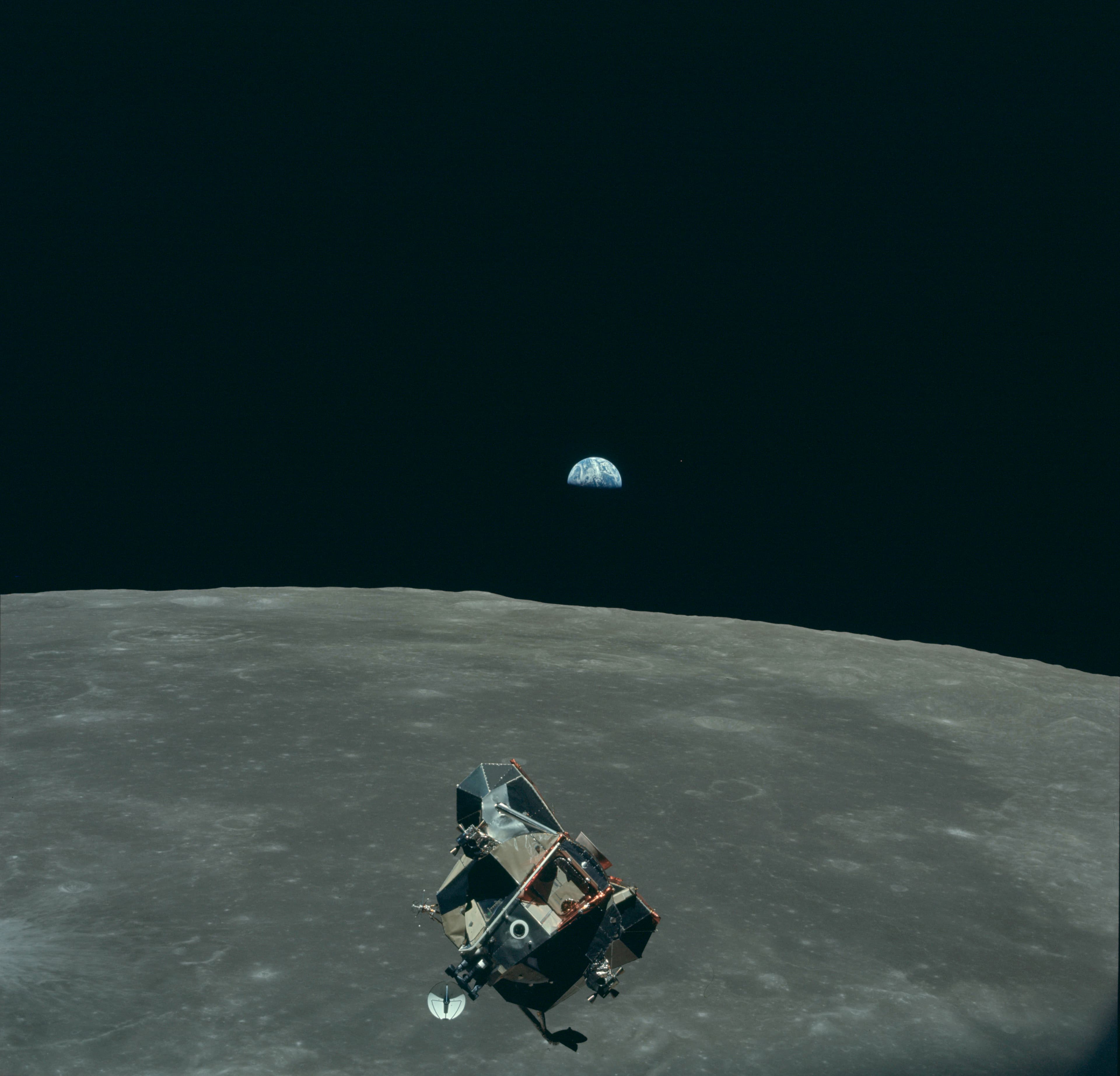 Earth, Moon and Lunar Module, AS11-44-6643