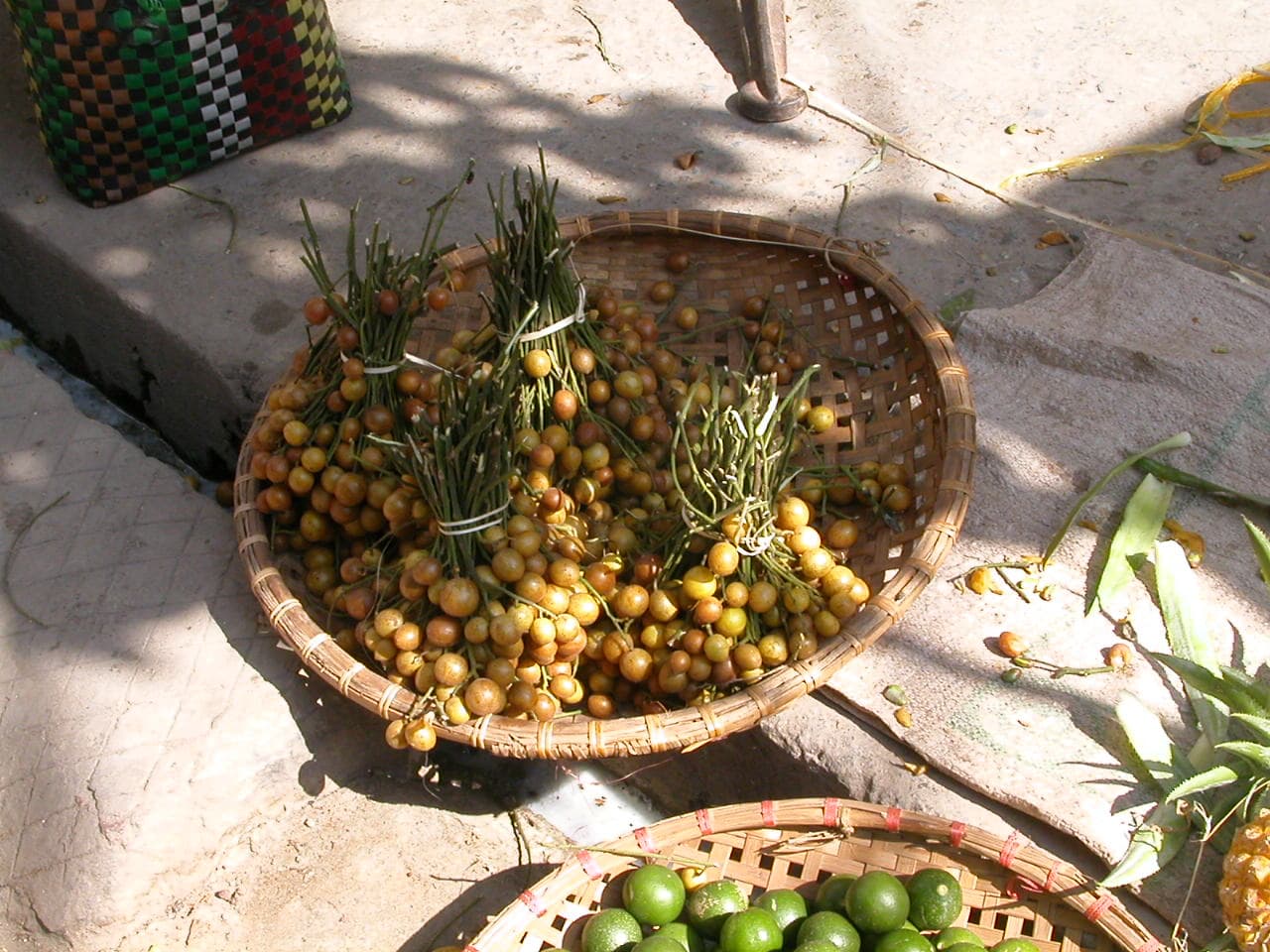 Street market in Hanoi, 2003 July 9