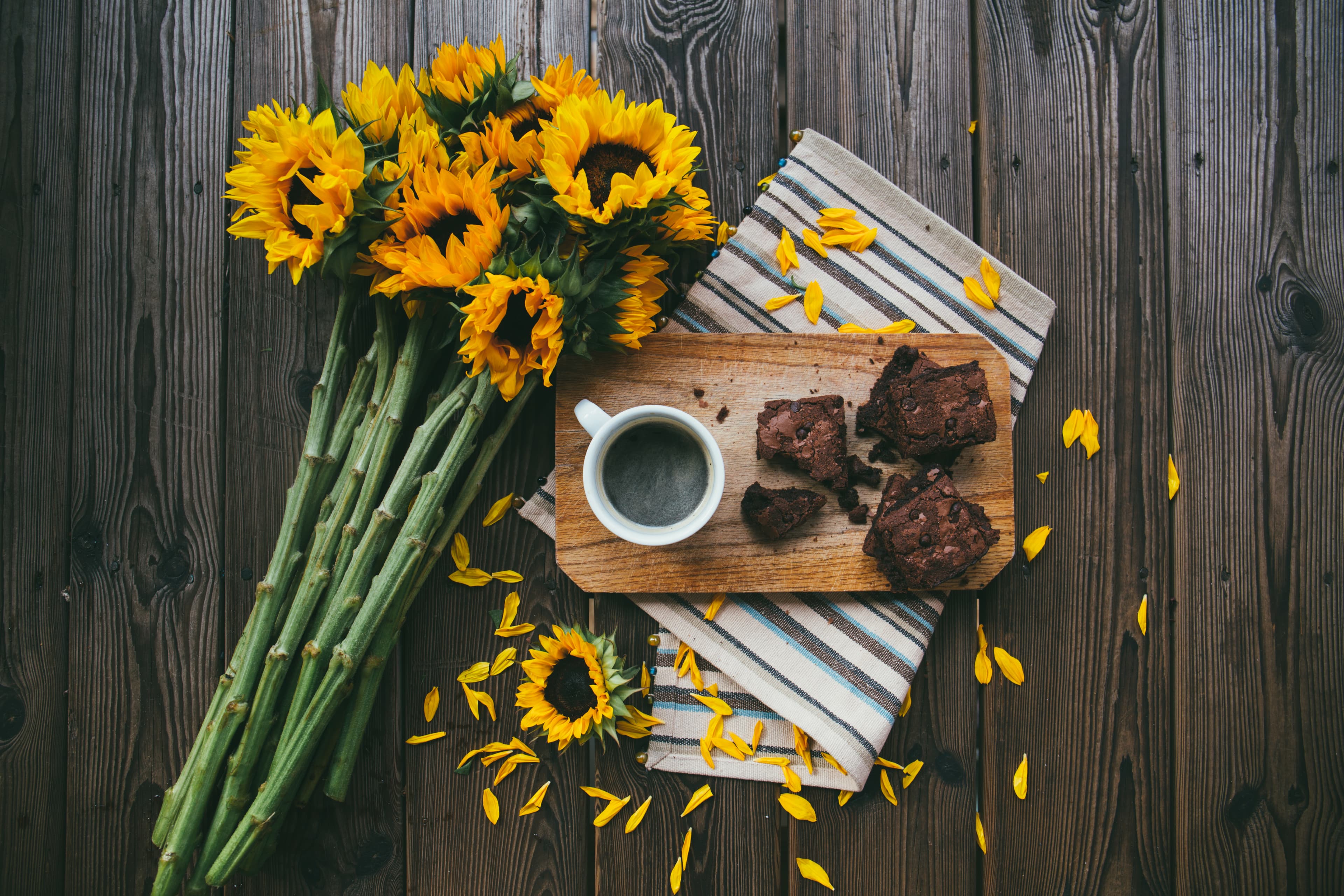 Wood table flatlay (Unsplash)