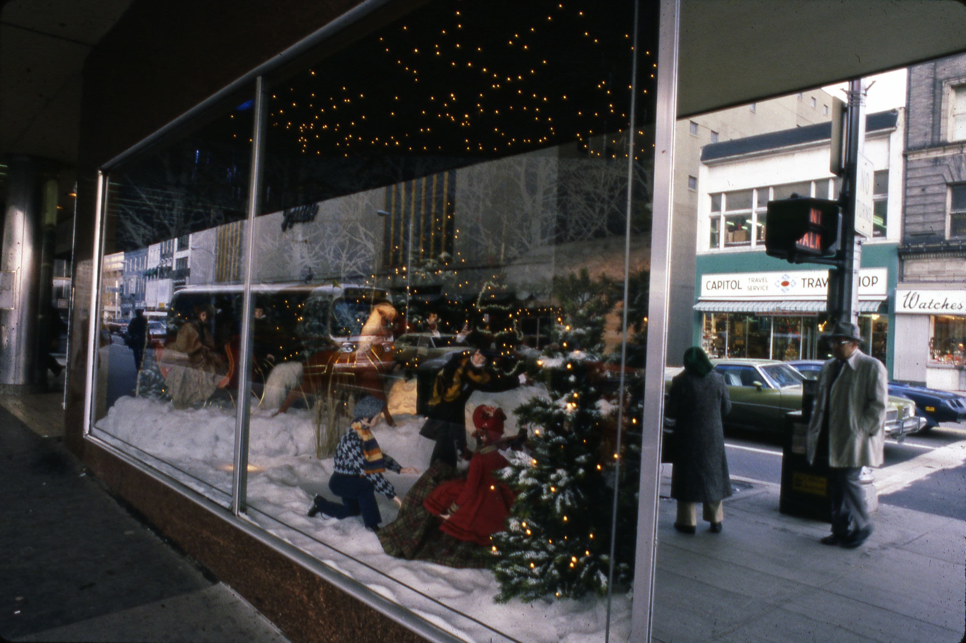 Lazarus Window Display - DPLA - 7a72a924927f7d942022556a4f5dd681