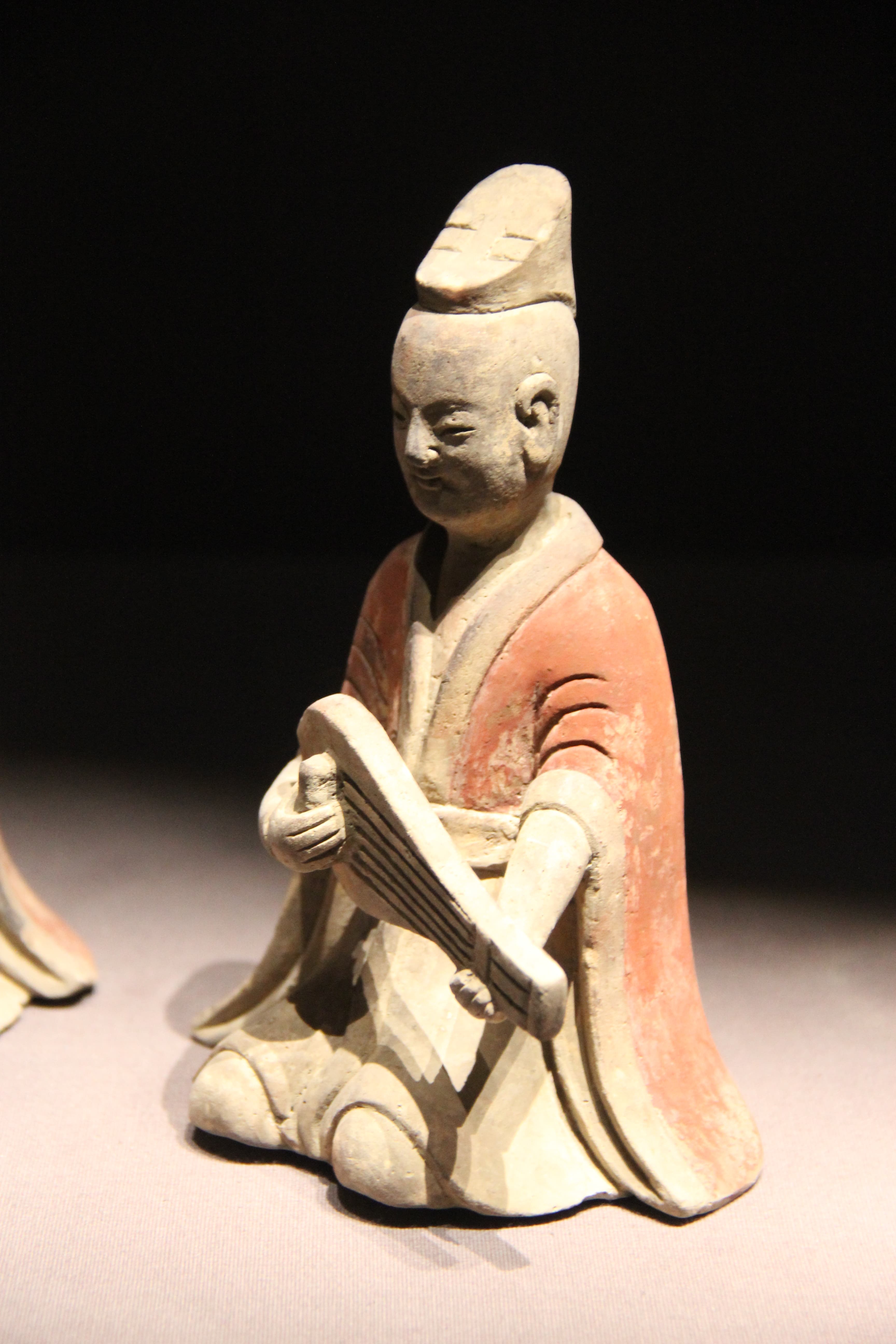 Northern Qi Painted Pottery Male Musician 05