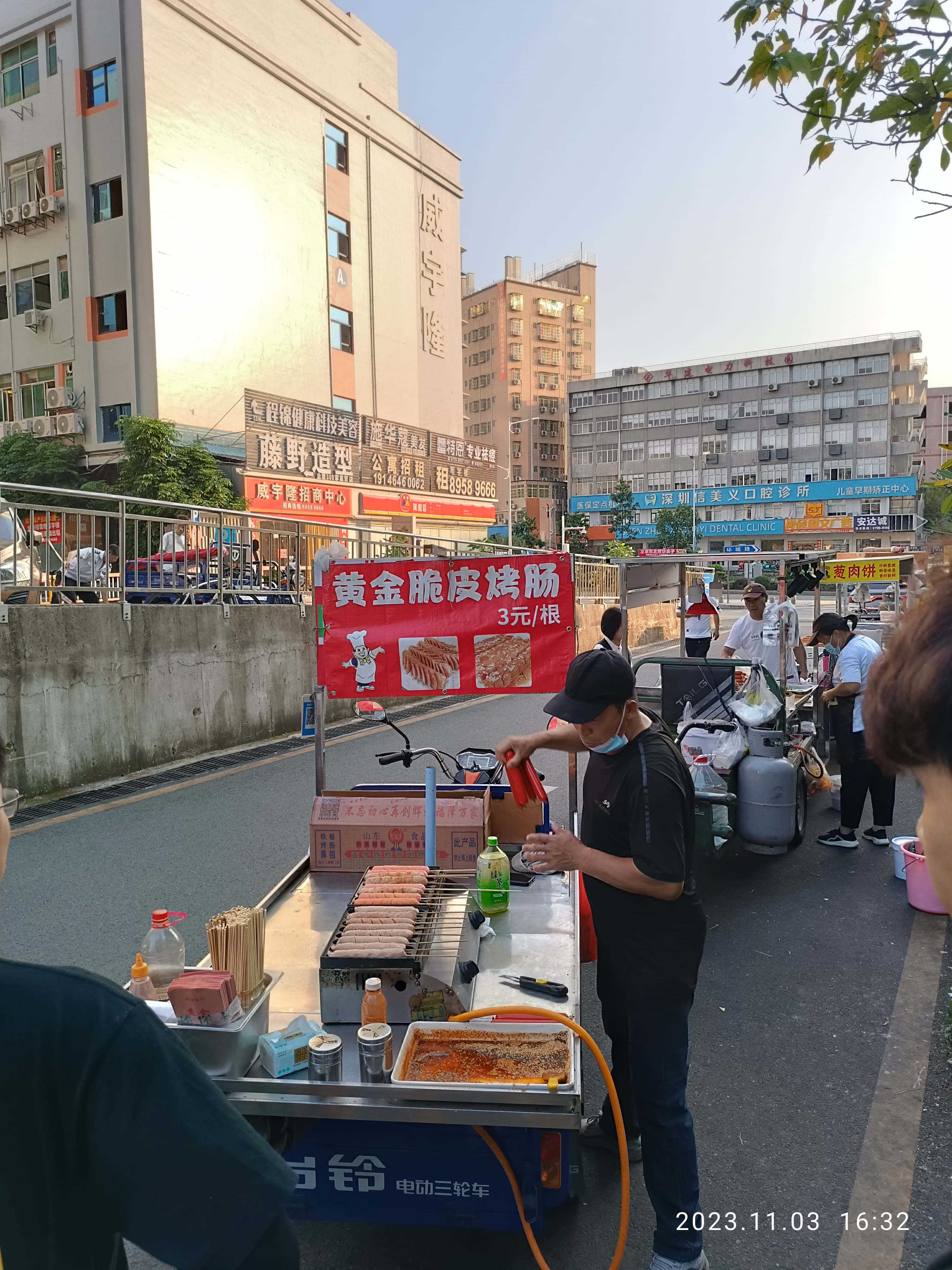 SZ 深圳 Shenzhen 龍崗 Longgang October 2023 R12S 37 food stall carts