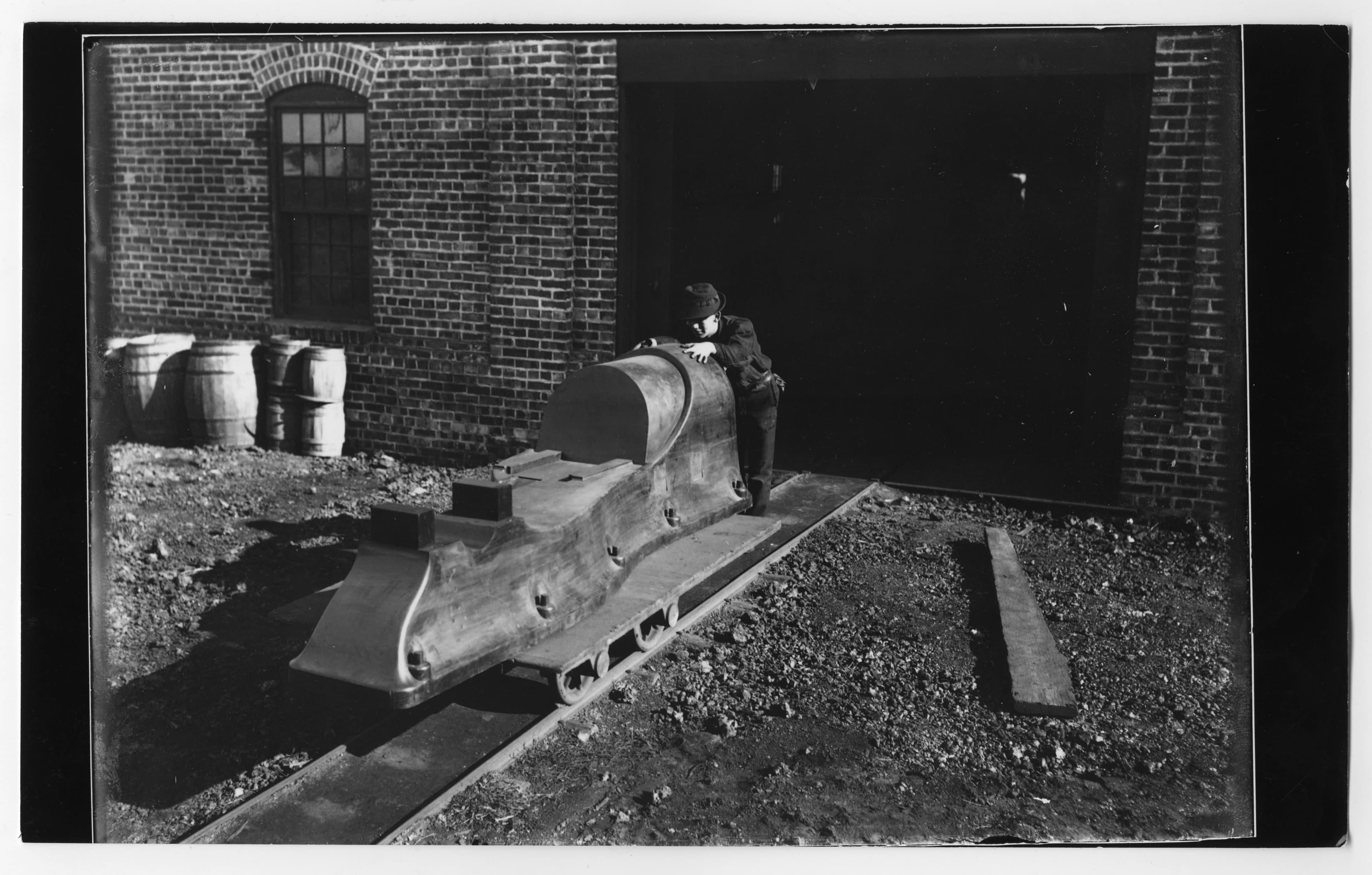 Engine pattern - DPLA - 44266032d3697630dc51c81623f1ac78
