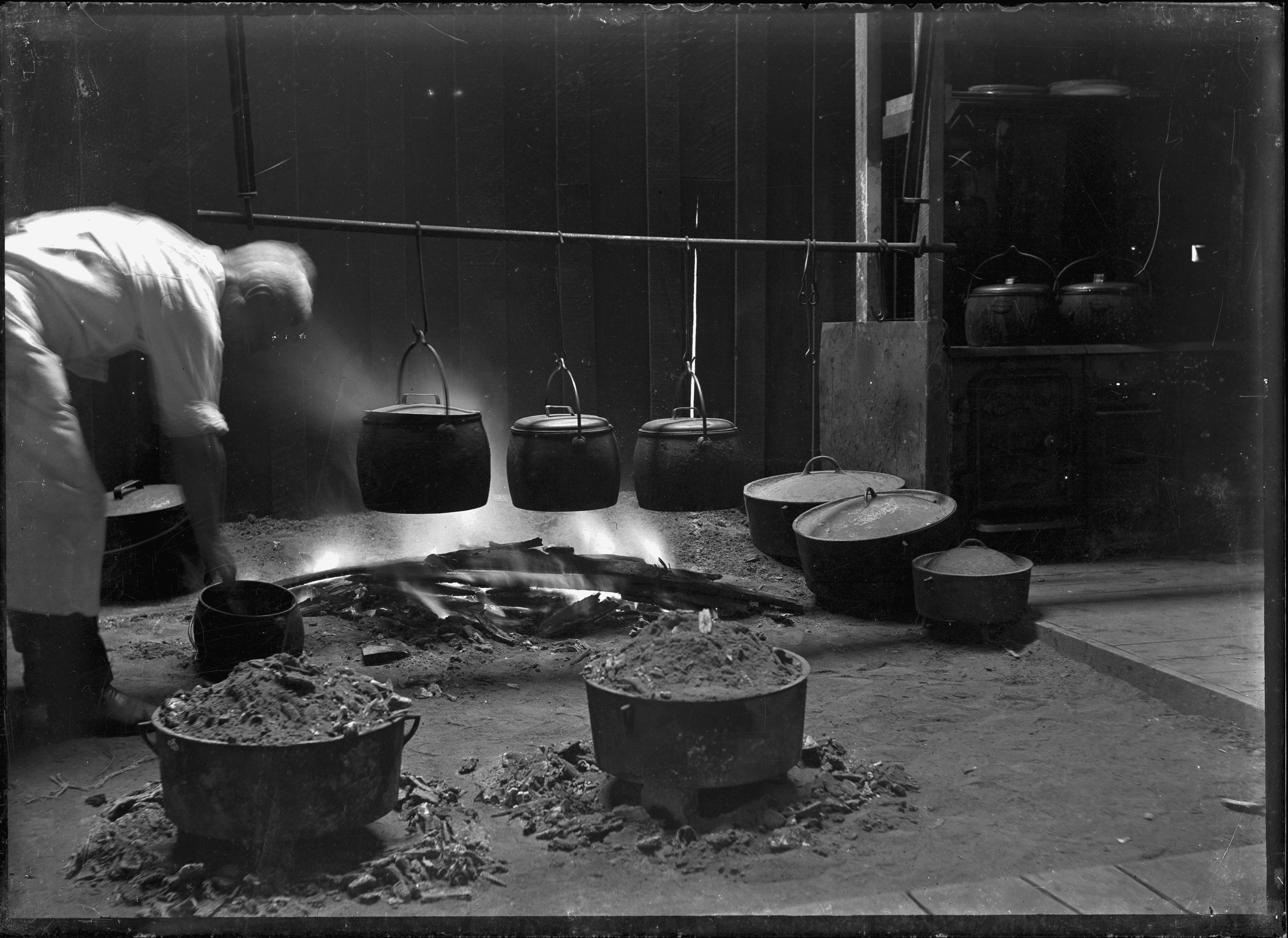 Baking bread, Piha ATLIB 140039