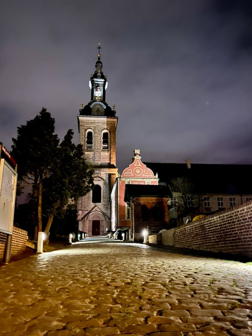Abdij van 't Park at night